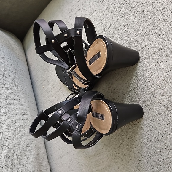 Tahari Strappy Sandals - Picture 4 of 6